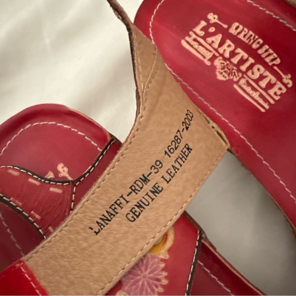 NEW!!! L’Artiste Red and Blue Sandals with Ornate Detailing size 39 or 8 - Picture 6 of 7